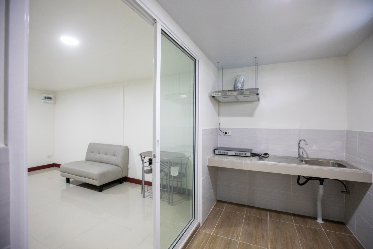 Condo · Phra Khanong, bangkok — photo 2