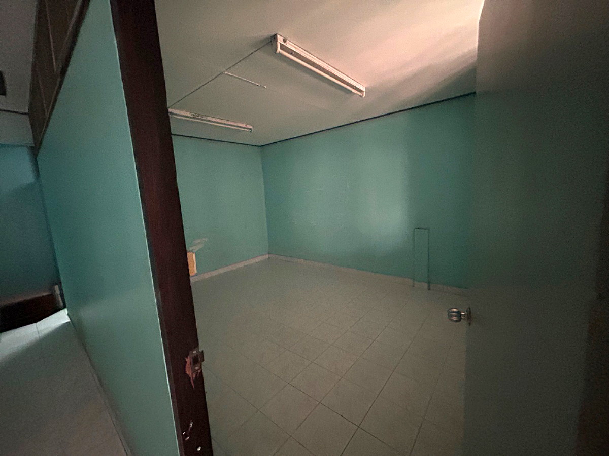 Pictures of Townhouse near Huamak Center 8/12