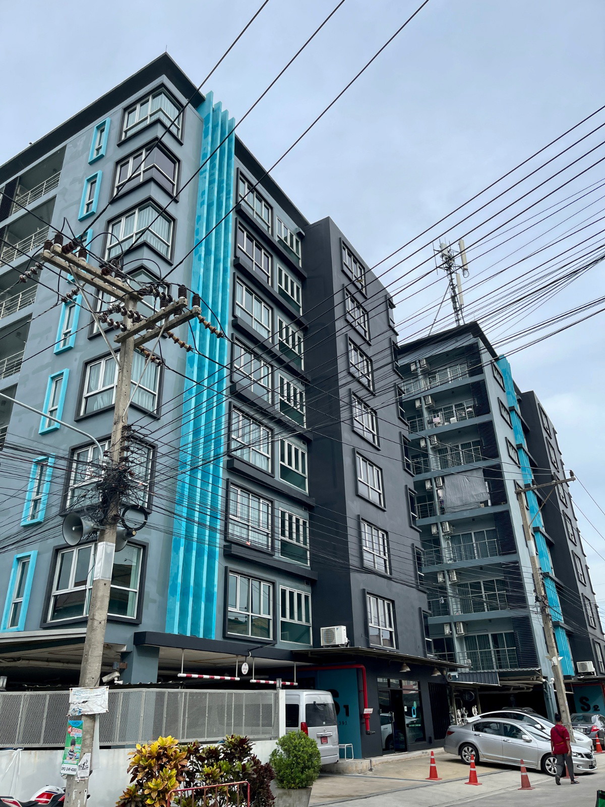 Condo — photo 1