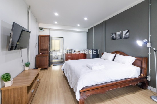 Classic-style apartment in Surawong area, fully furnished, free Wi-Fi. Short-term rent. Near BTS. - Apartment for Rent