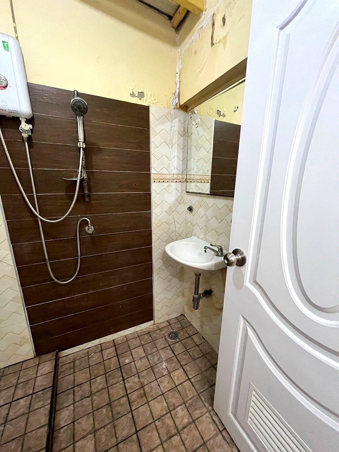 Pictures of Saree Apartment 17/23