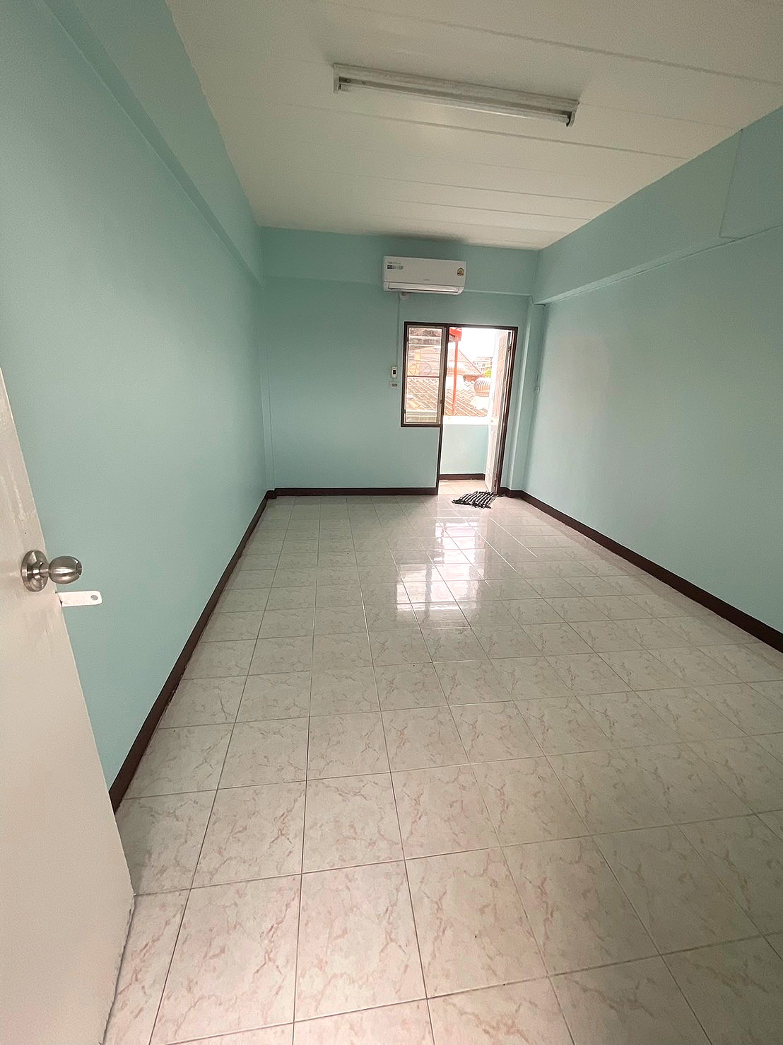Pictures of Saree Apartment 4/23