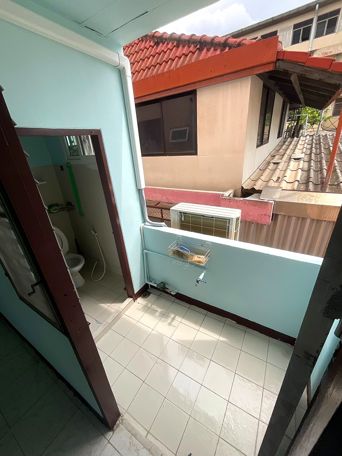 Pictures of Saree Apartment 6/23
