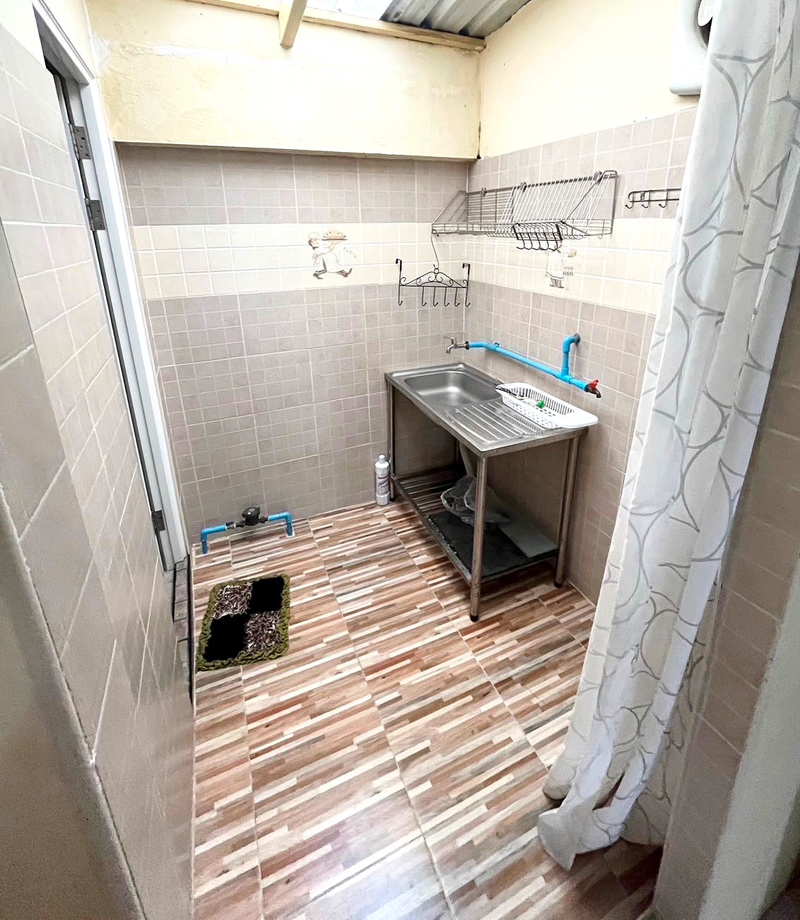 Pictures of Saree Apartment 16/23