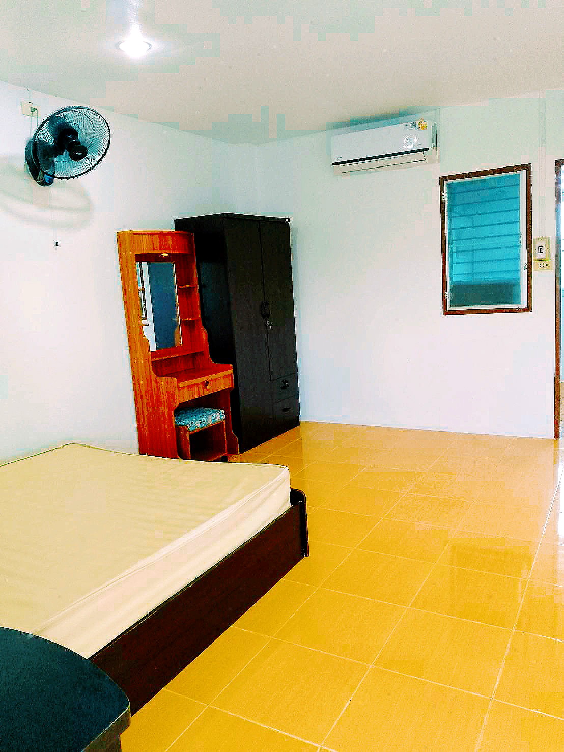 Pictures of Banploenjai 95/133