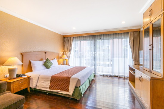 Classic Serviced Apartment in Sukhumvit 22. Fully furnished. near BTS Phrom Phong and EmSphere. - Apartment for Rent