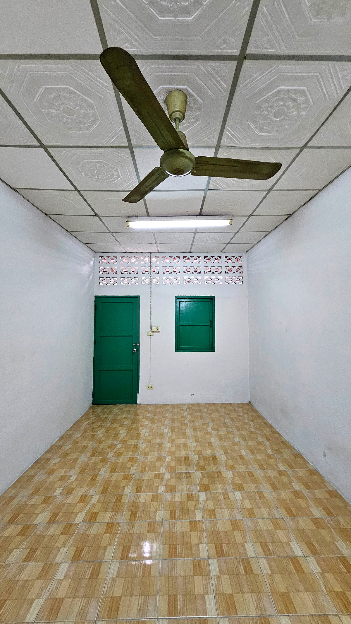 Pictures of Eknakorn Baan Chao 6/18