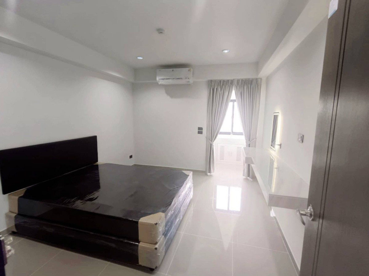 Condo — photo 1