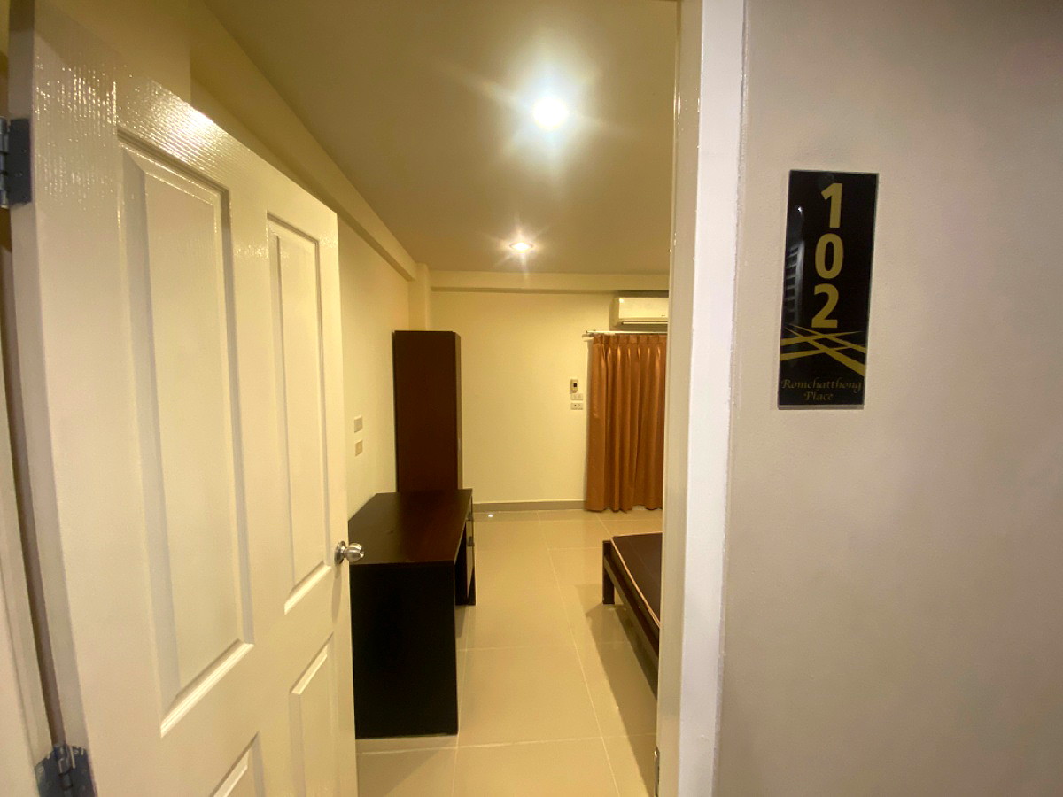 Pictures of Chaiyanutt Place 5/10