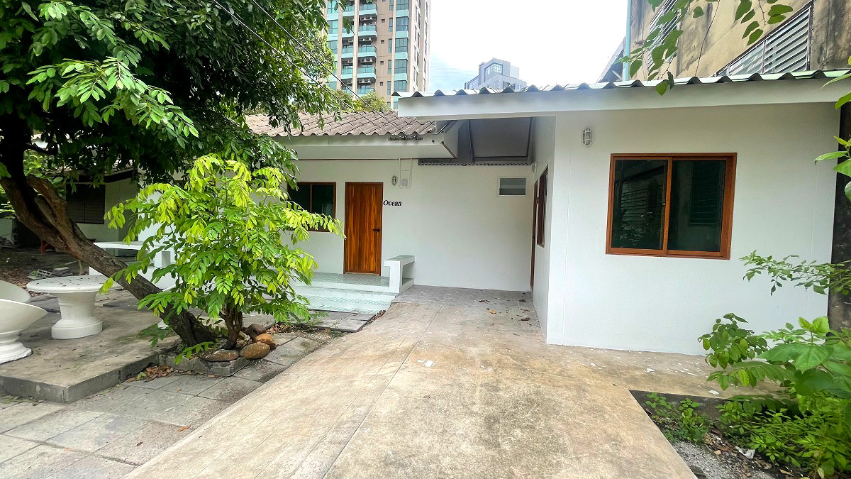 Pictures of Baan Yard 3/6