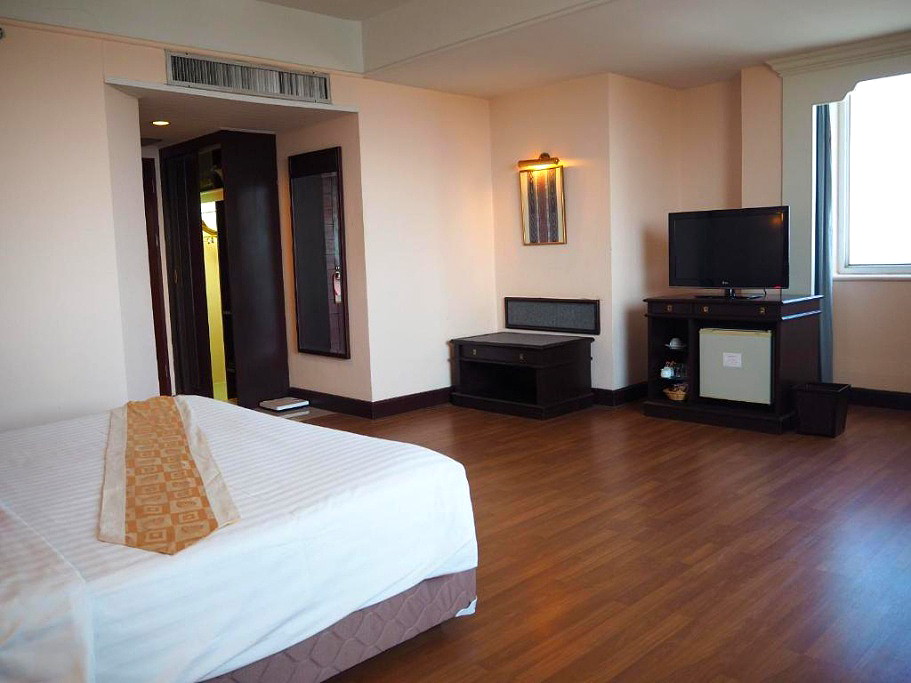 Pictures of CHAROEN THANI KHON KAEN 5/14