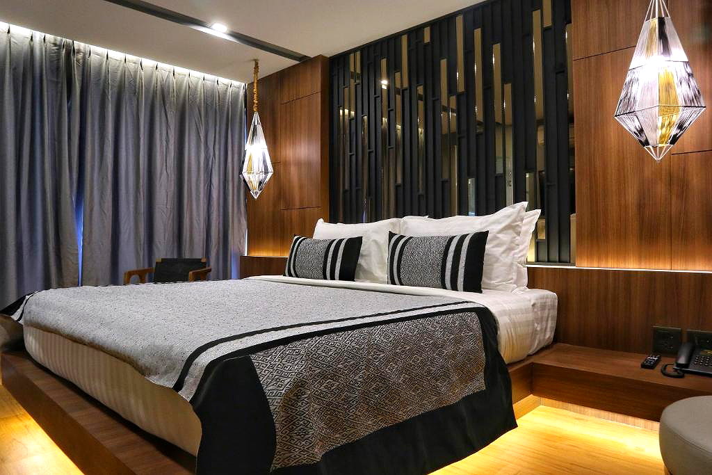 Pictures of Stay with Nimman 23/32