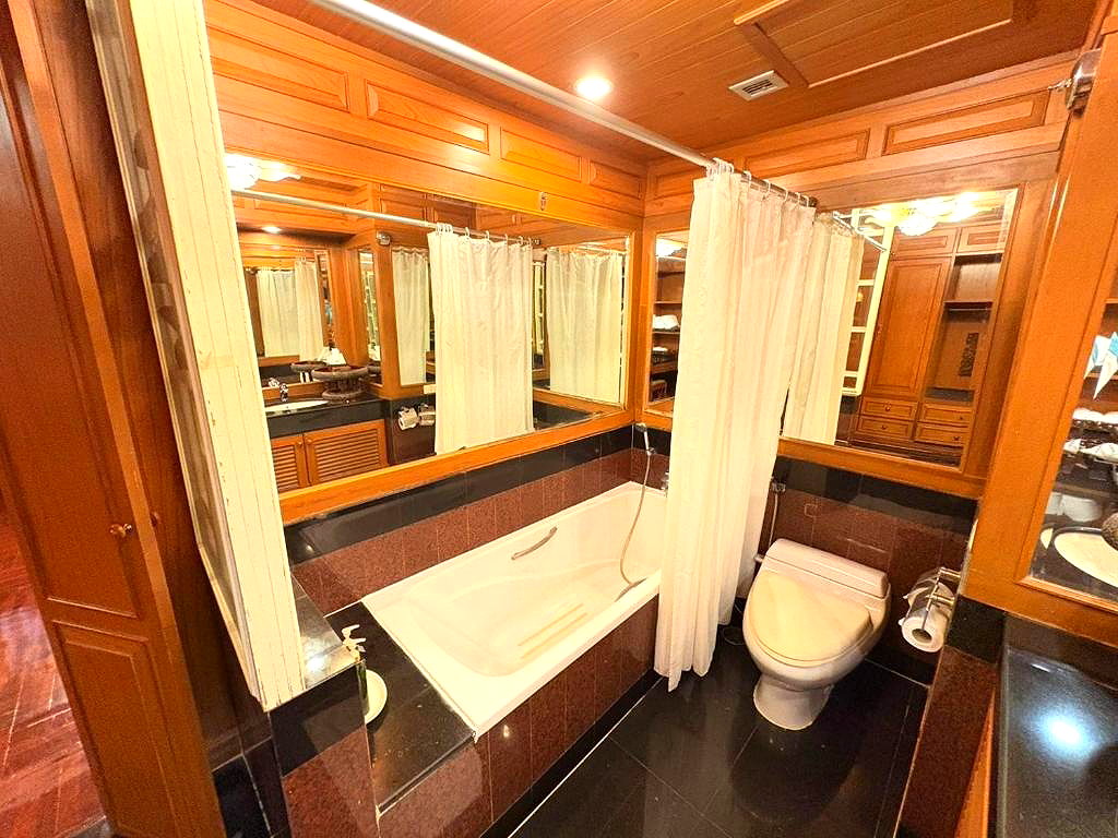 Pictures of Taksila Hotel 11/26