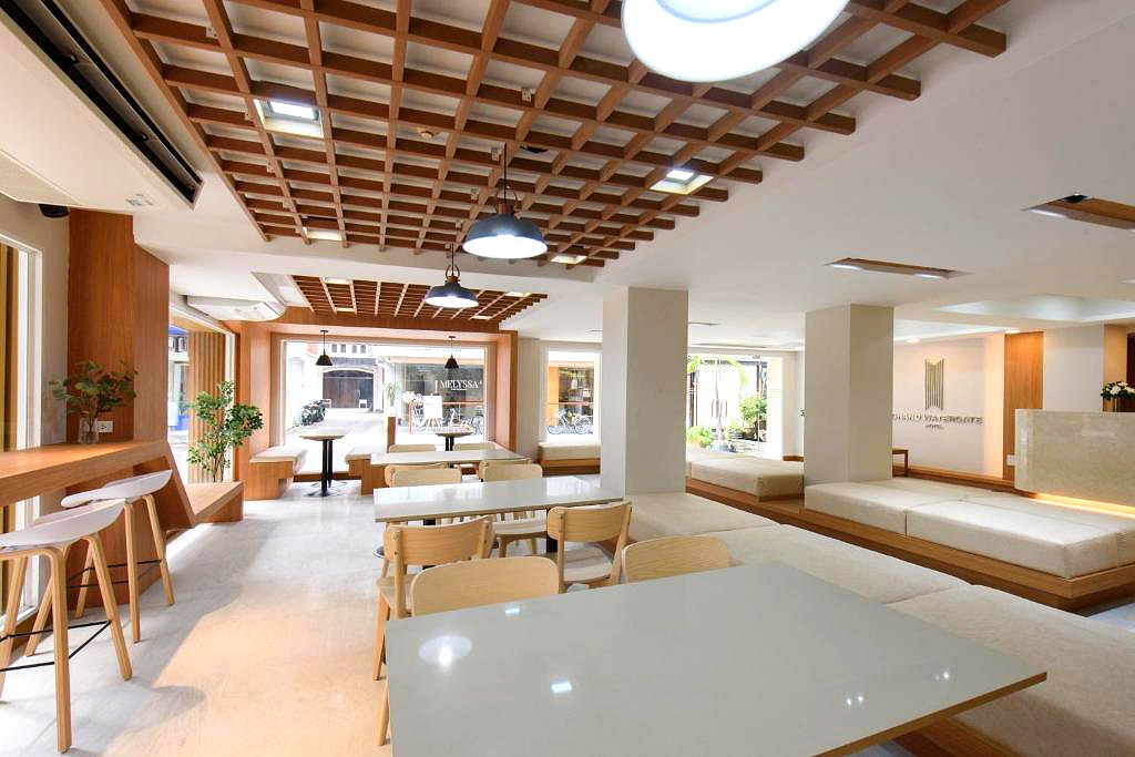 Pictures of Grand Watergate Hotel 12/18