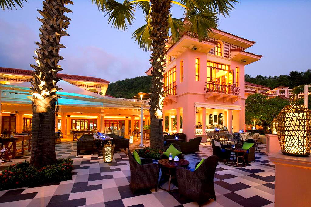 Pictures of Centara Grand Beach Resort Phuket 13/37