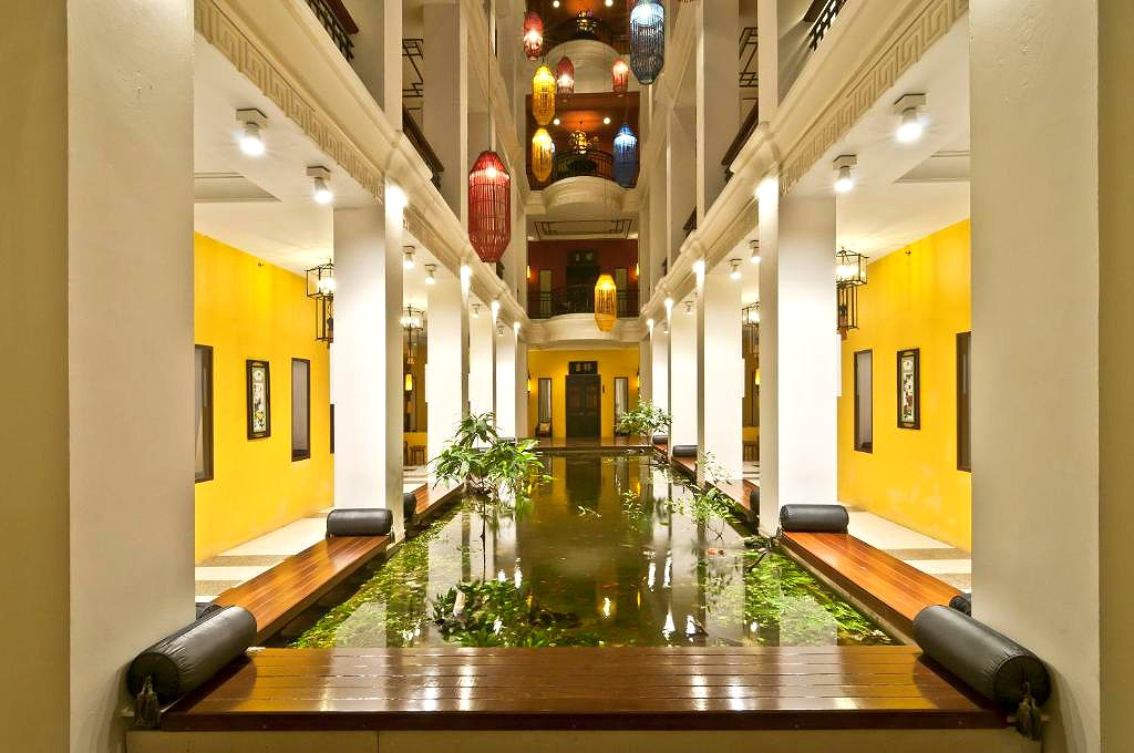 Pictures of Shanghai Mansion Bangkok 7/24
