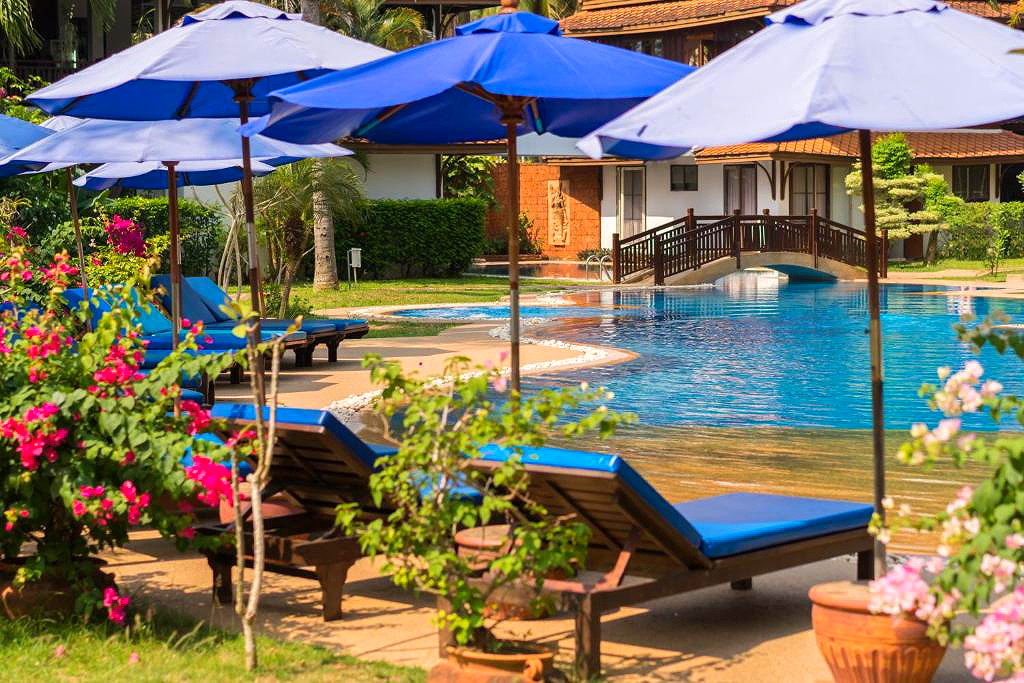 Pictures of Coral Hotel Bangsaphan 8/15
