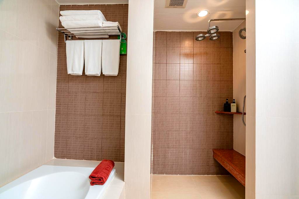 Pictures of Long Beach Cha-Am Hotel 30/33