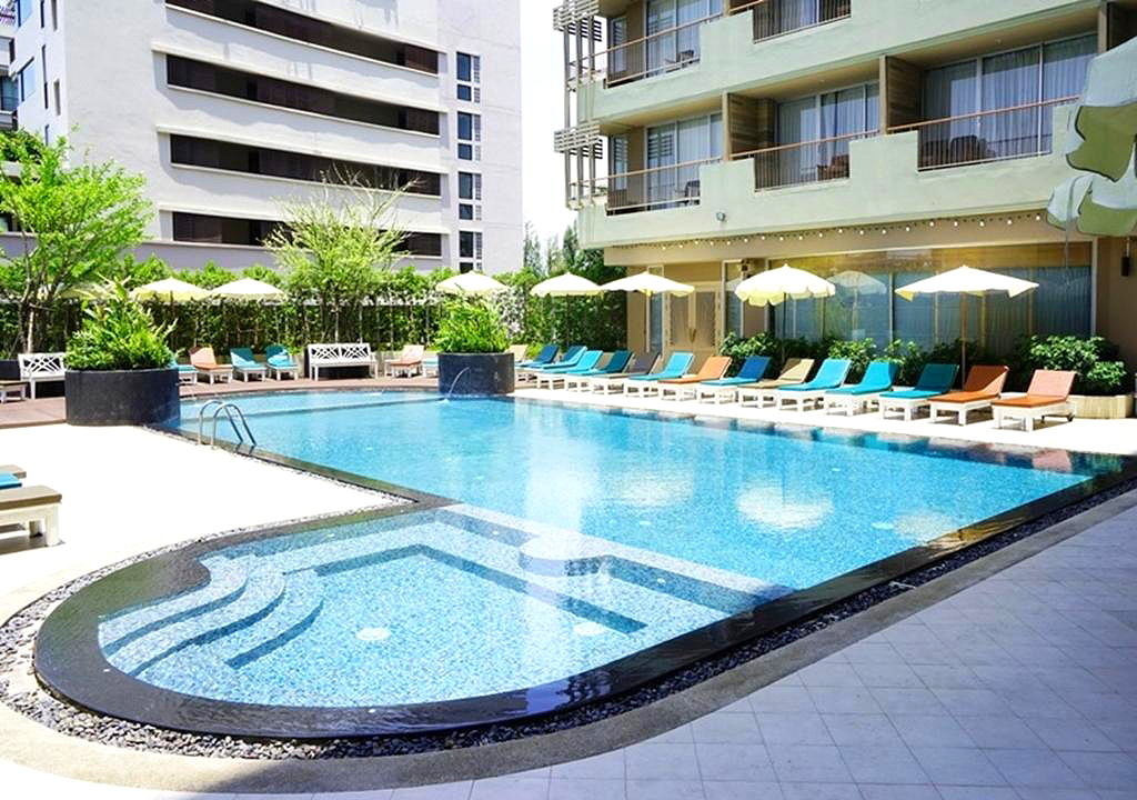 Pictures of Long Beach Cha-Am Hotel 14/33