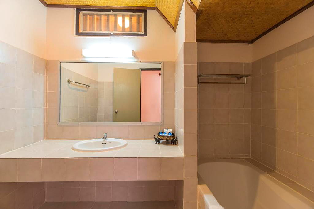 Pictures of Coral Hotel Bangsaphan 14/15