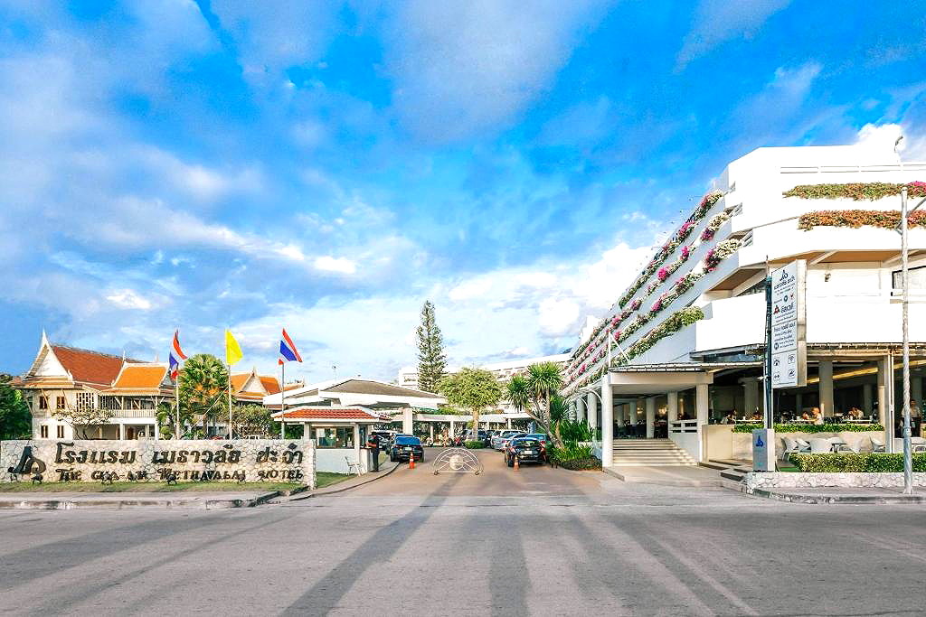 Pictures of The Cha Am Methavalai 39/40