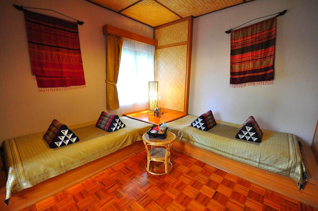 Pictures of Coral Hotel Bangsaphan 5/15