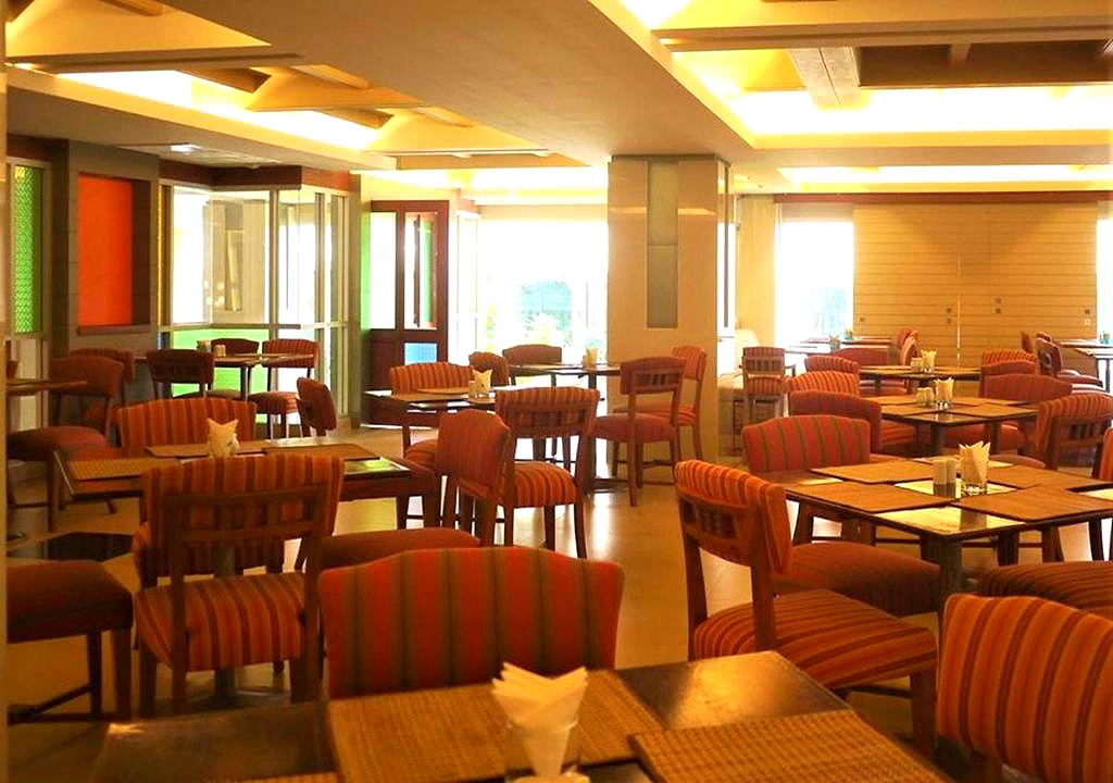 Pictures of Long Beach Cha-Am Hotel 15/33