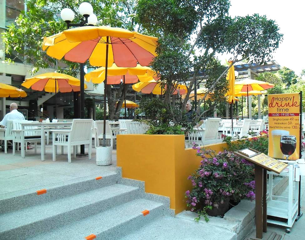 Pictures of Long Beach Cha-Am Hotel 11/33