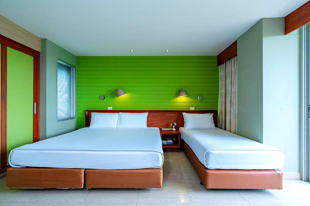 Pictures of Long Beach Cha-Am Hotel 6/33