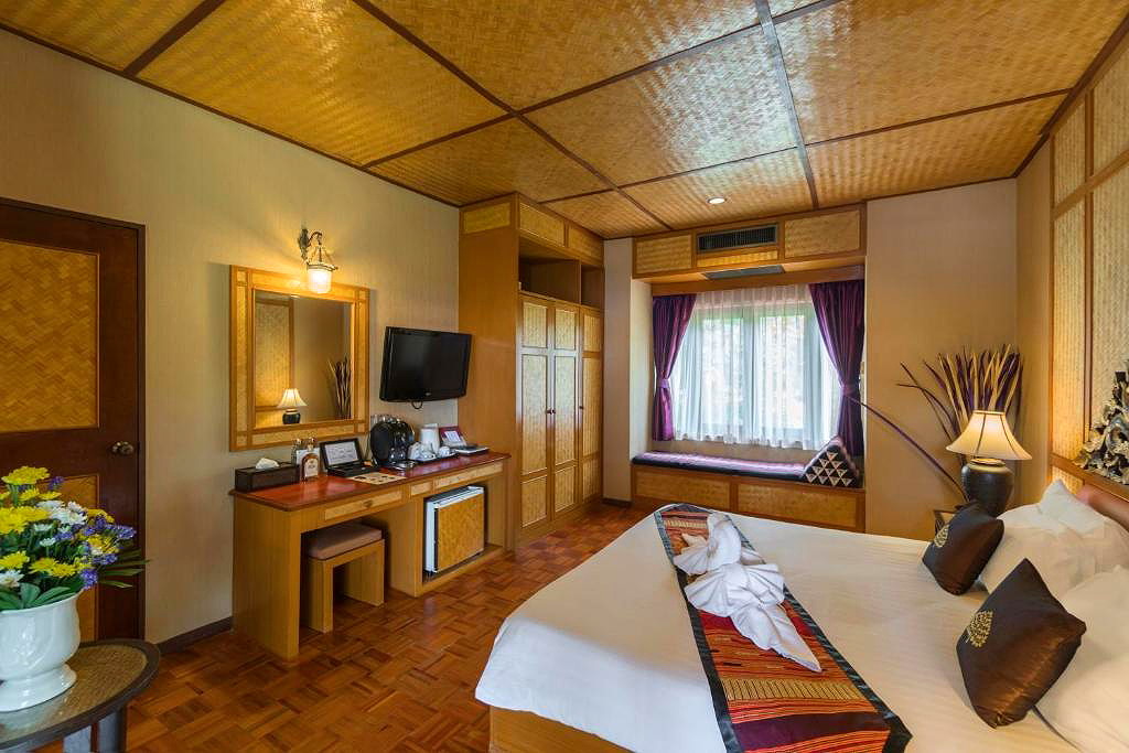 Pictures of Coral Hotel Bangsaphan 9/15