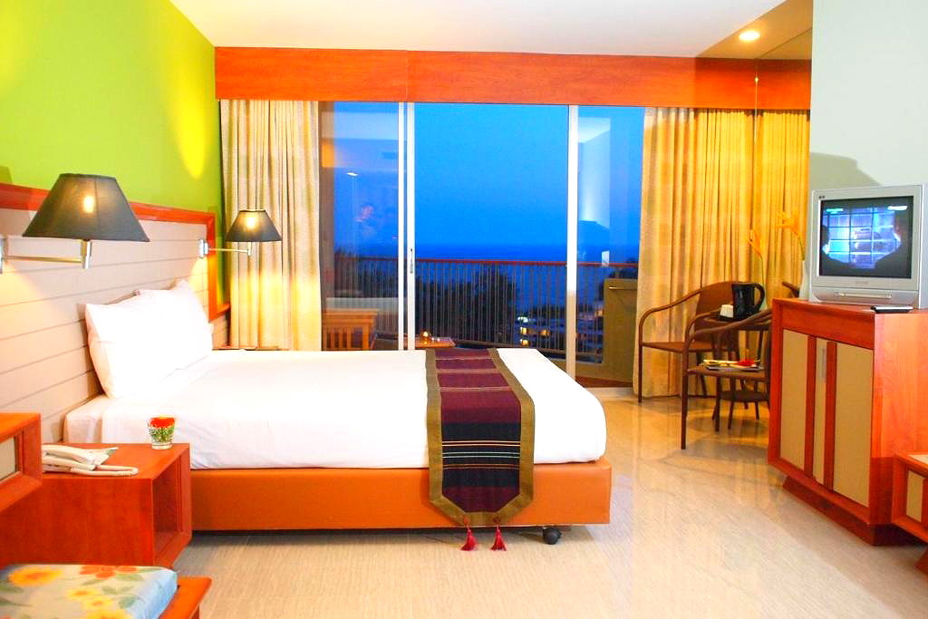 Pictures of Long Beach Cha-Am Hotel 10/33