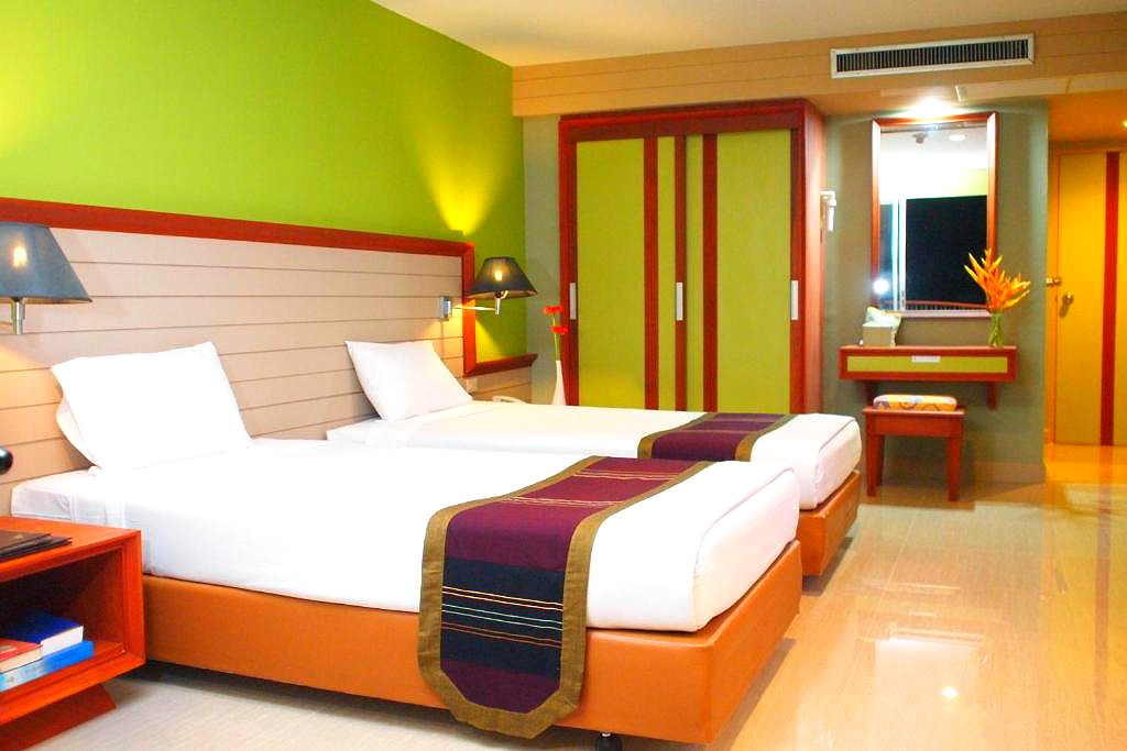 Pictures of Long Beach Cha-Am Hotel 23/33