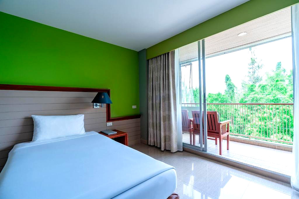 Pictures of Long Beach Cha-Am Hotel 27/33