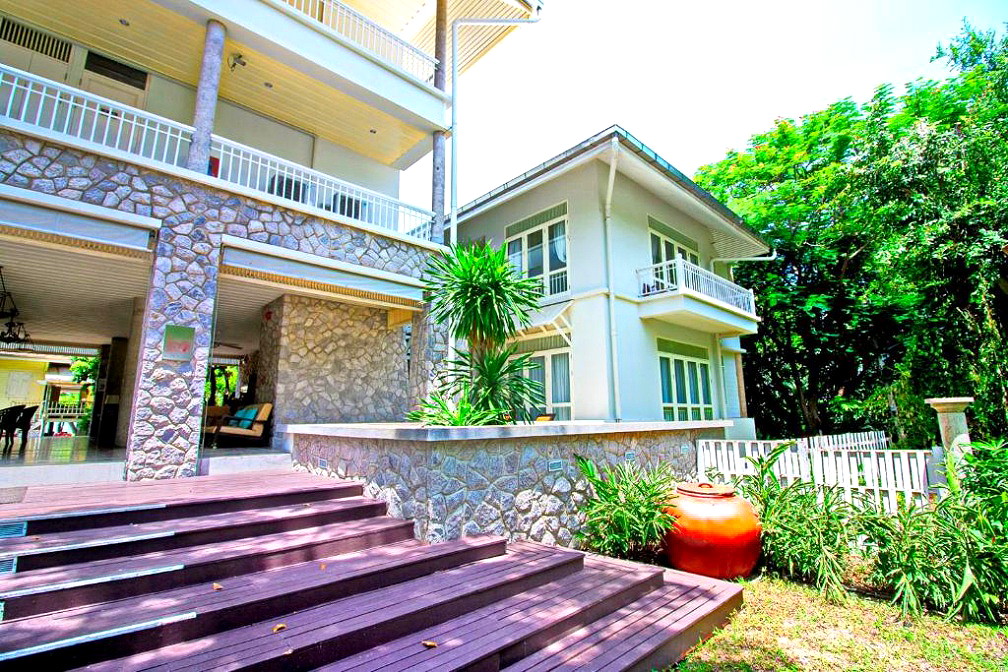 Pictures of Baan Bayan Hotel 31/32