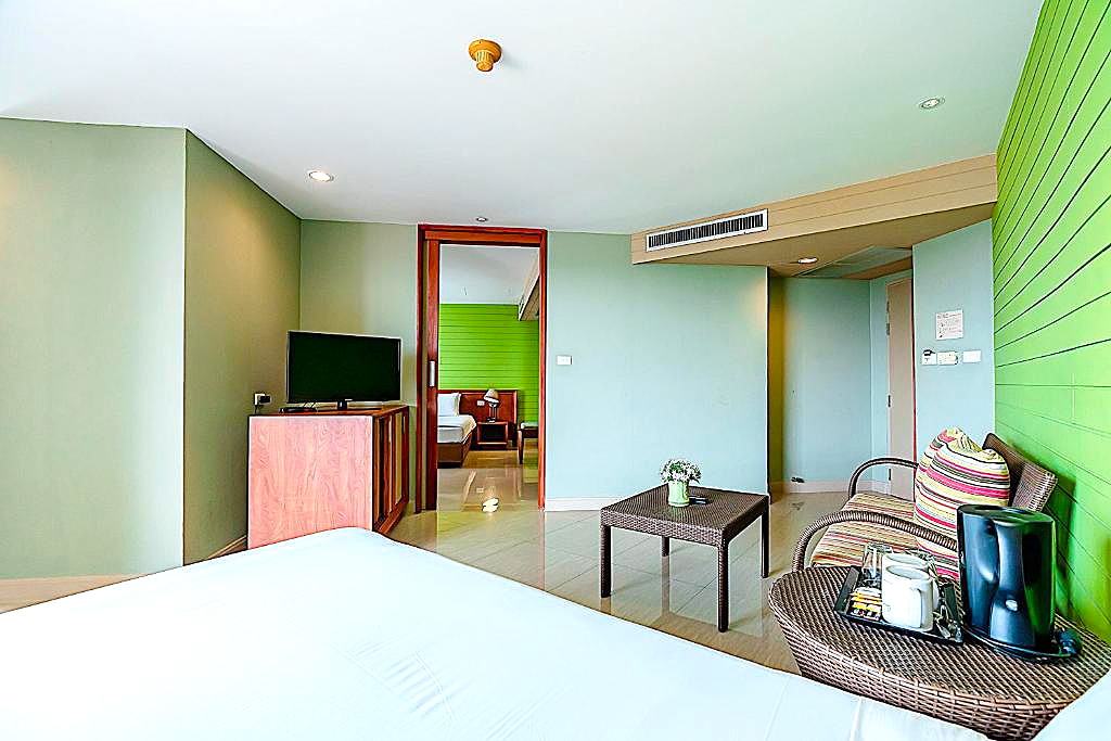 Pictures of Long Beach Cha-Am Hotel 31/33