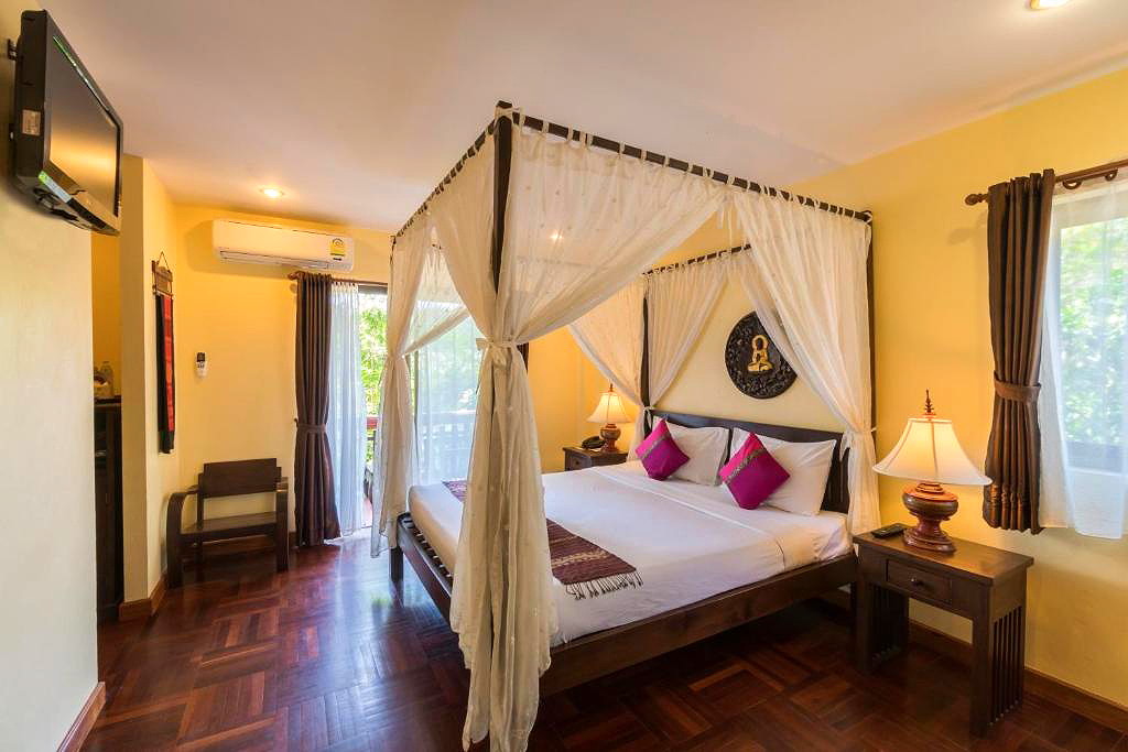 Pictures of Coral Hotel Bangsaphan 1/15