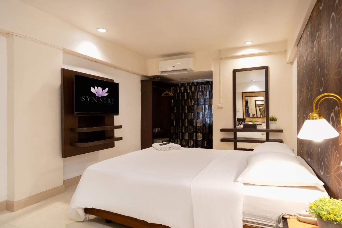 Condo · Wang Thonglang, bangkok — photo 1