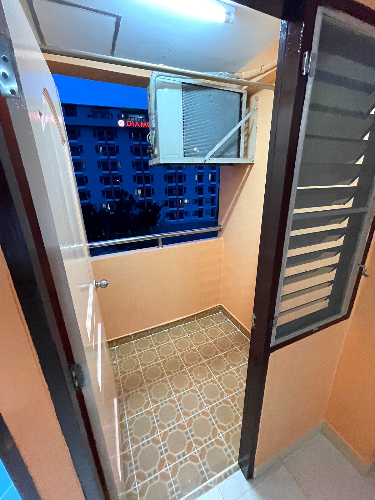 Pictures of J&J Mansion 22/25