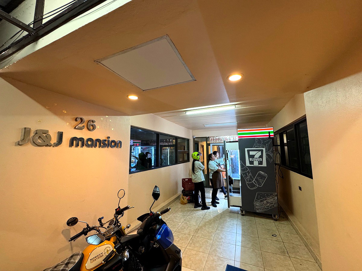 Pictures of J&J Mansion 25/25