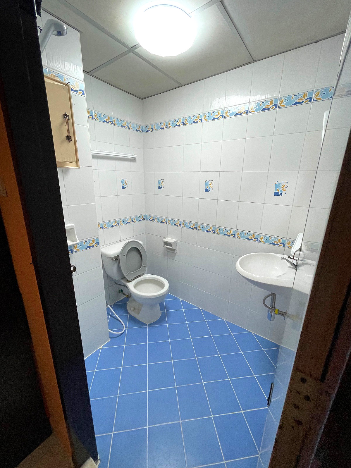 Pictures of J&J Mansion 21/25