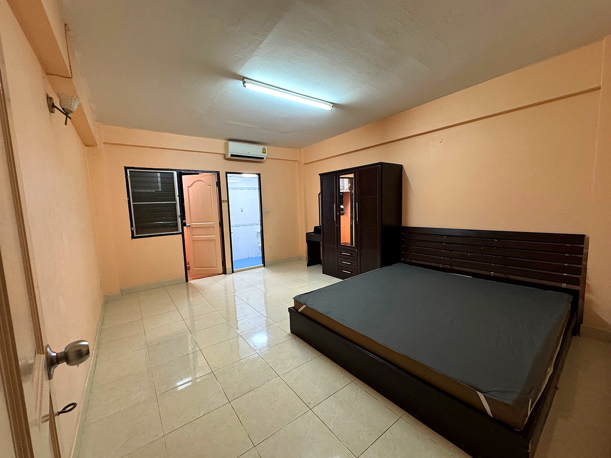 Pictures of J&J Mansion 17/25