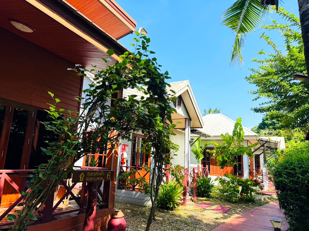 Pictures of HUEN HAT KHAM 24/26