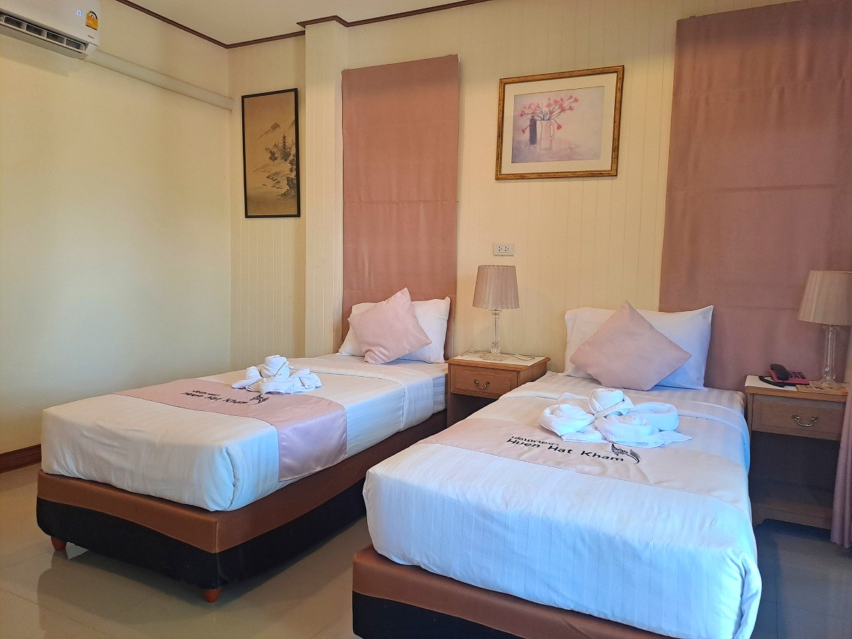 Pictures of HUEN HAT KHAM 7/26