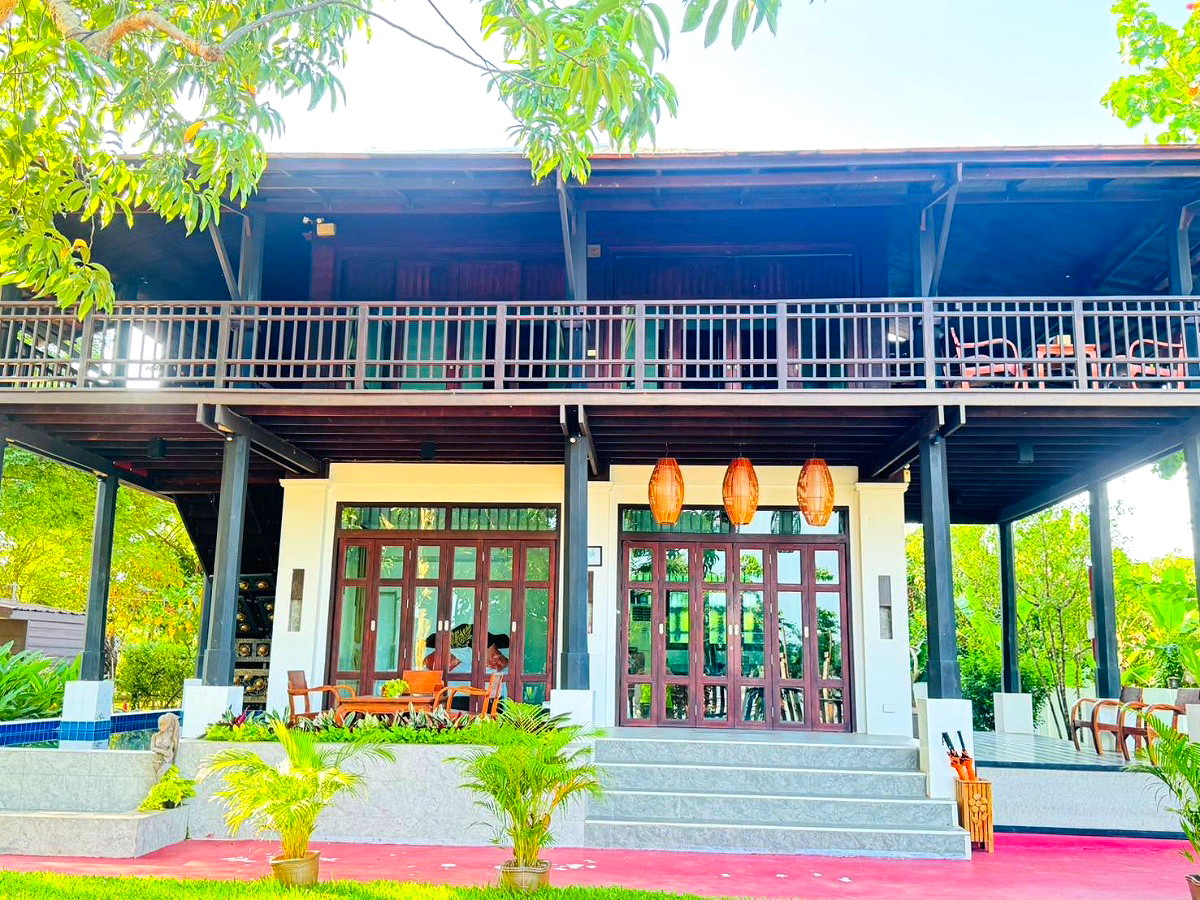 Pictures of HUEN HAT KHAM 6/26
