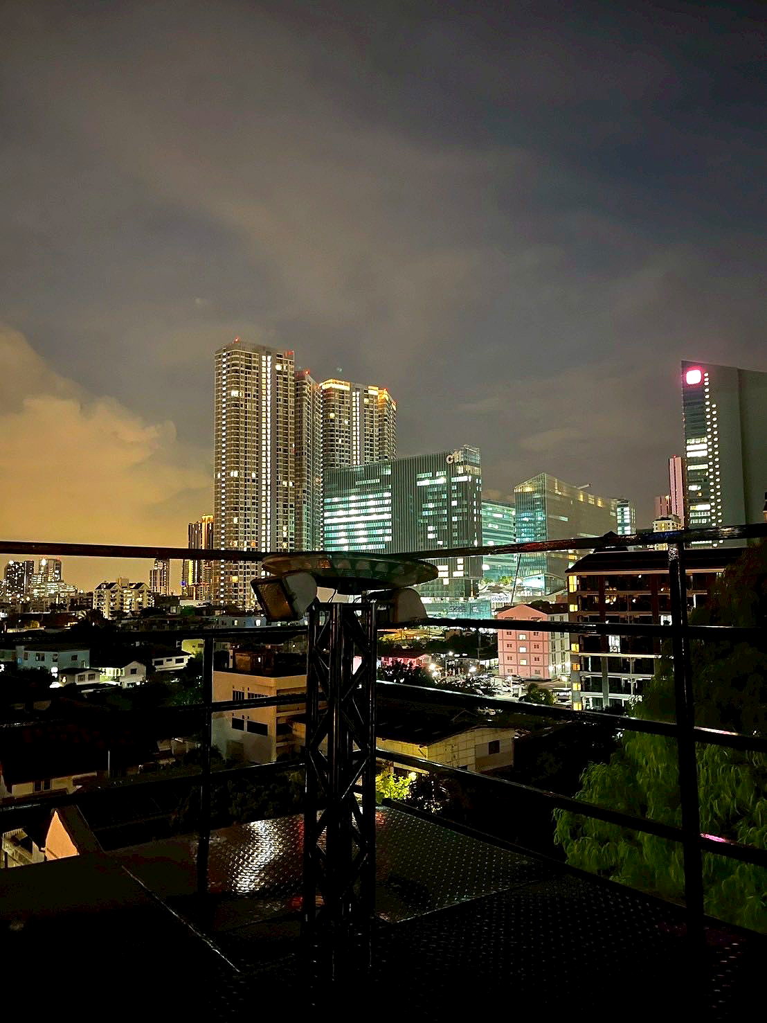 Pictures of Sixteen-Fifty Residence 7/17