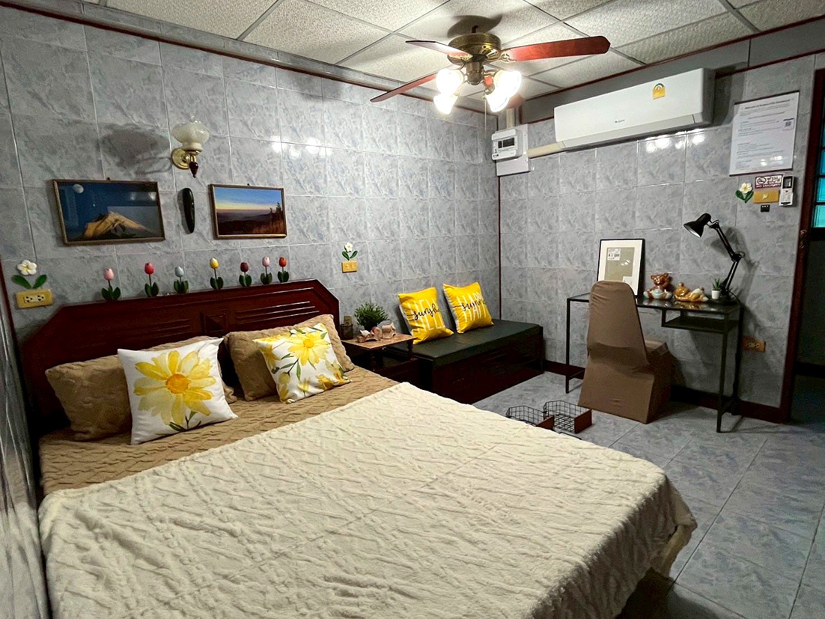 Pictures of Sixteen-Fifty Residence 12/17