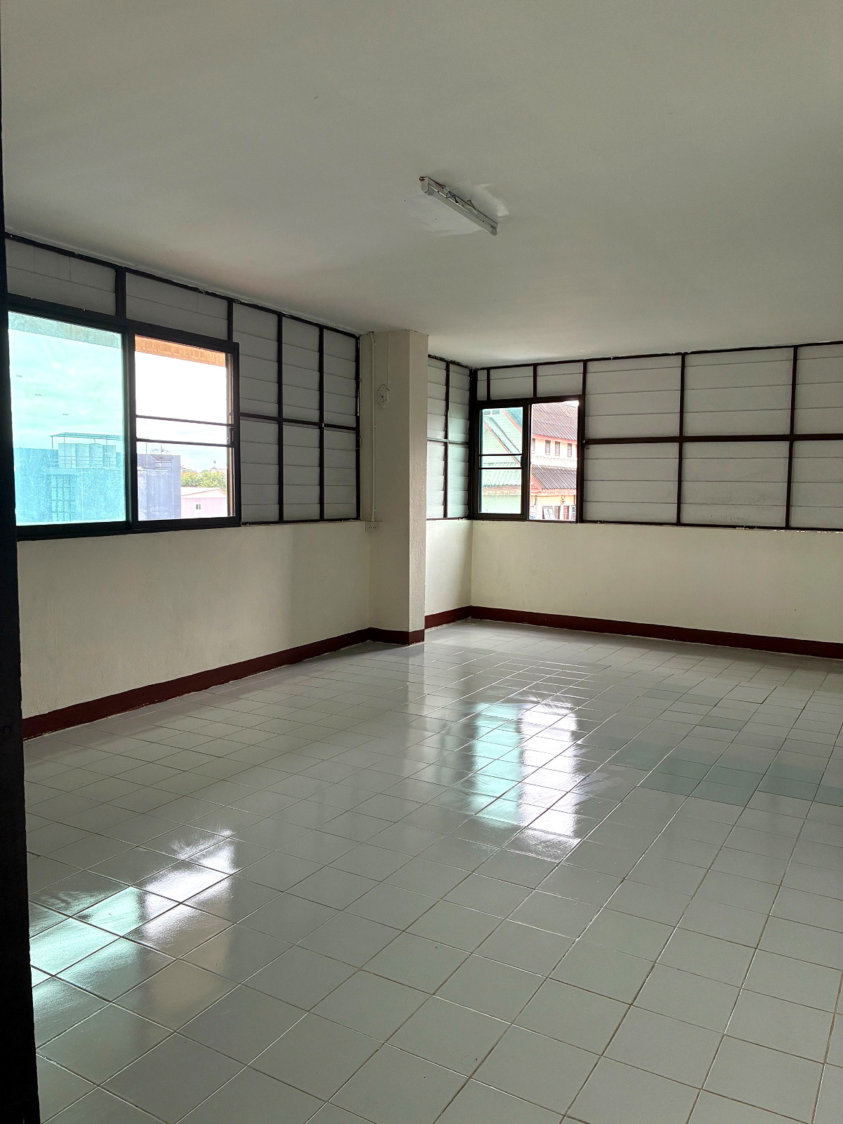 Pictures of Diamond Court 24/24