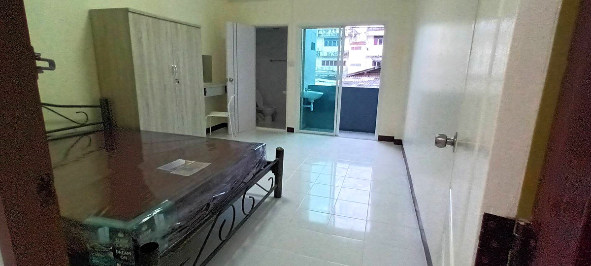 Pictures of V home Apartment  64/66