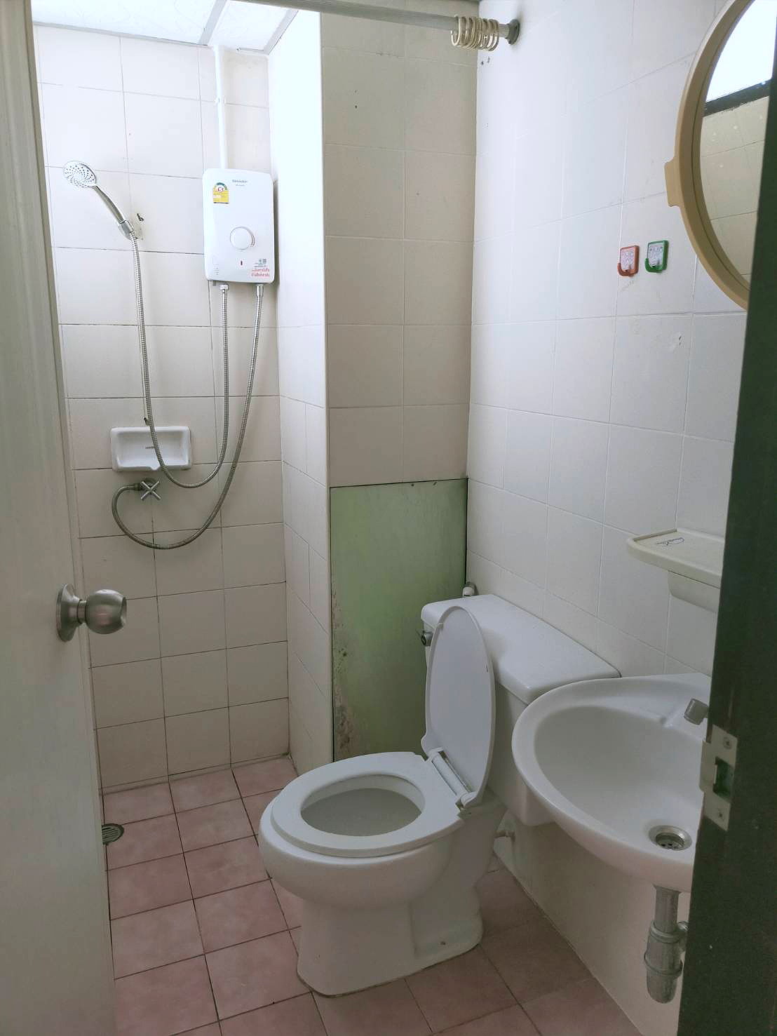 Pictures of Pattharasorn condo 12/19