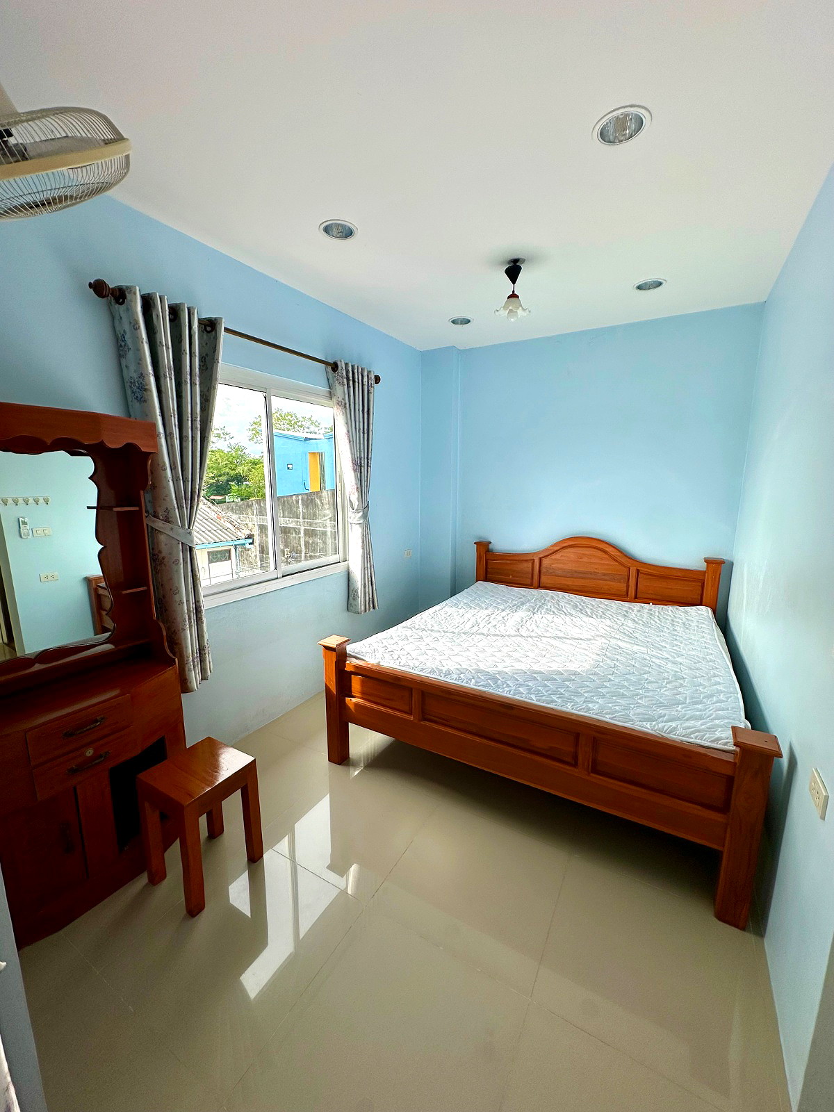 Pictures of Baan Suk San and Pradthanasub 3/7